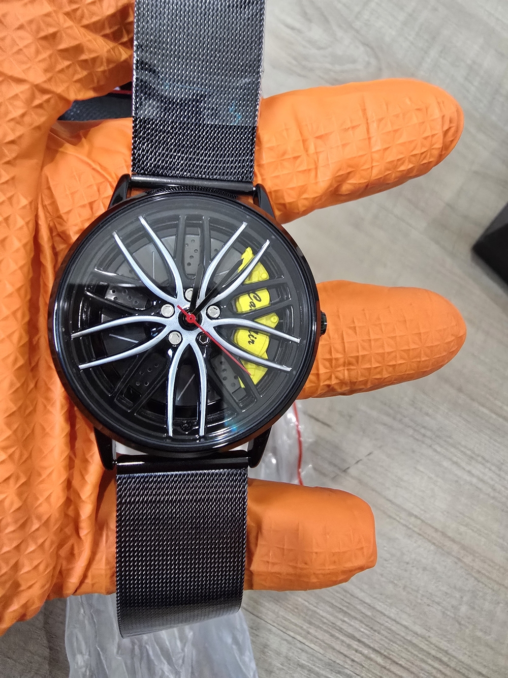 Men's Black Mesh Strap Fashion Watch with Yellow Accents